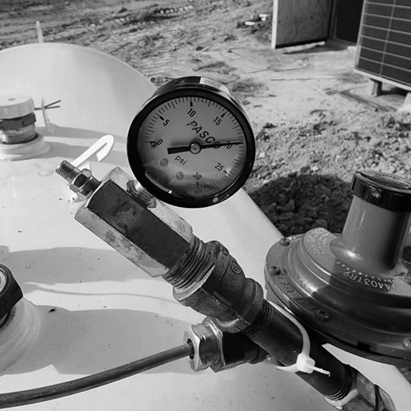 testing the pressure of a propane tank with a valve